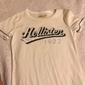 Hollister tee